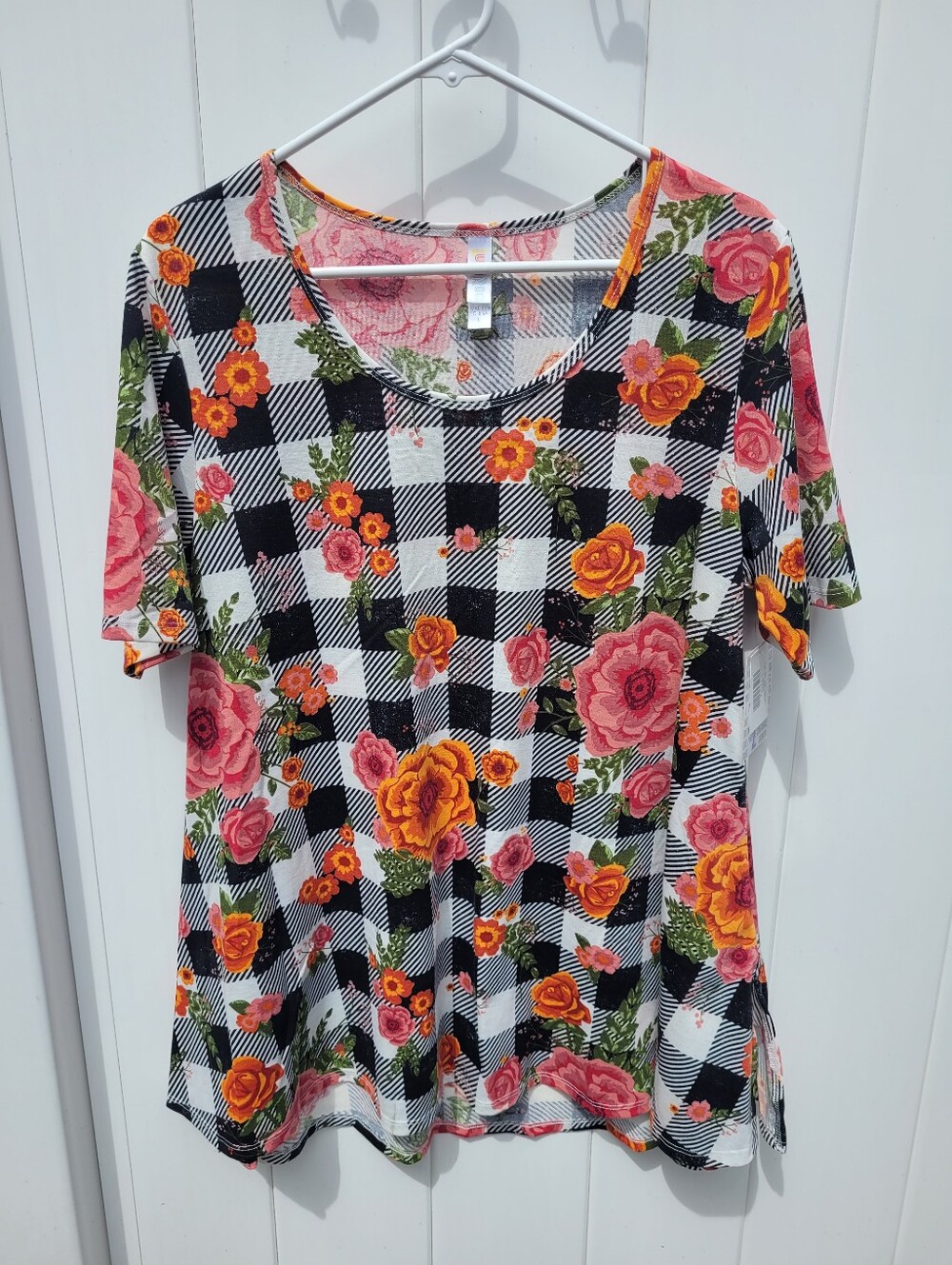 NWT - LuLaRoe Perfect Tee - Size Large